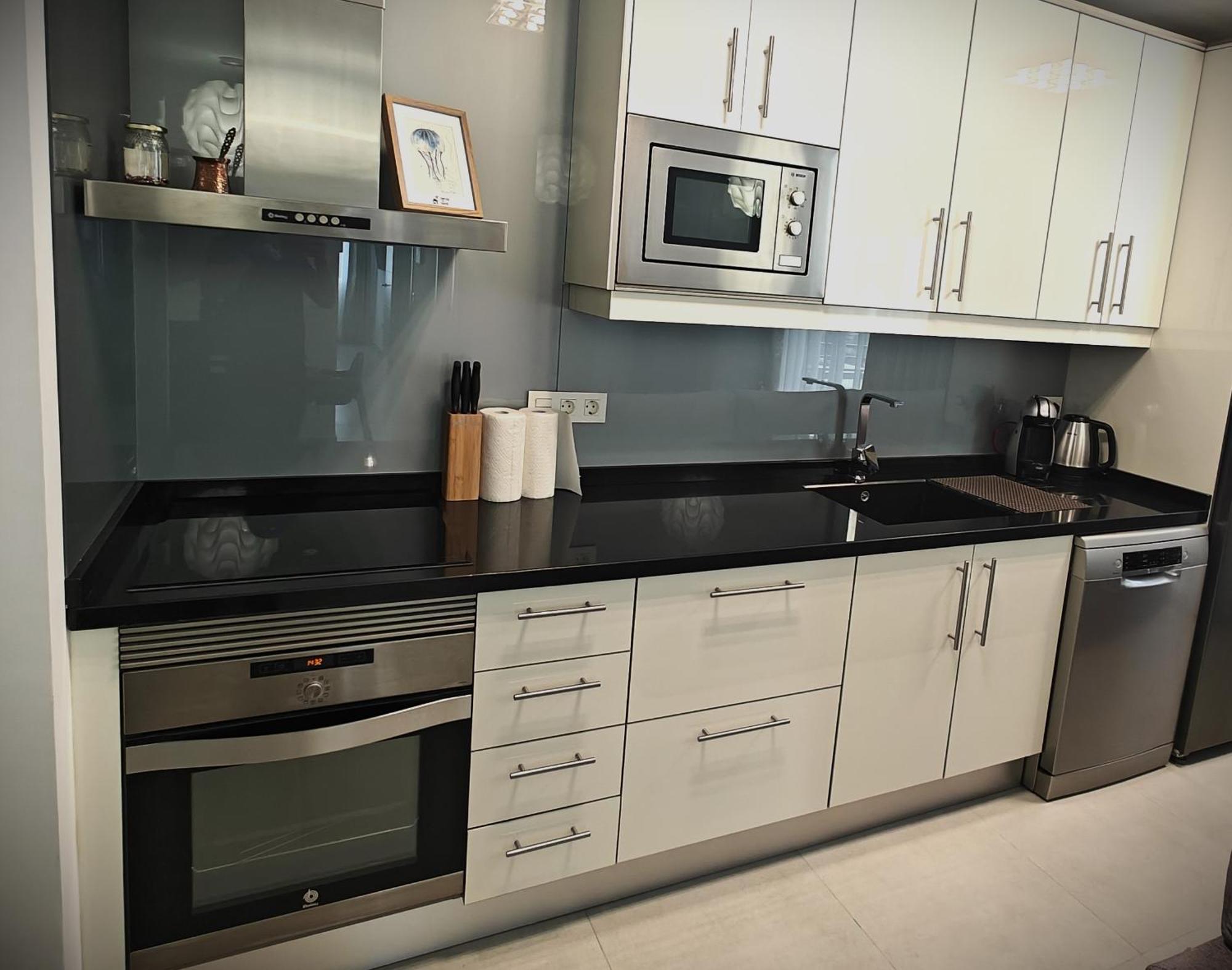 Sun Apartment - 3 Bedrooms, Priv Parking, Pool, Ac, Tv Channels, Fibre Net 洛斯克里斯蒂亚诺斯 外观 照片
