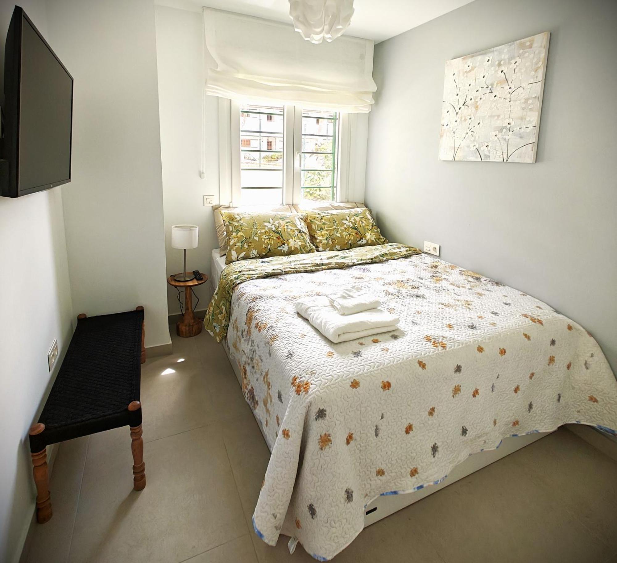 Sun Apartment - 3 Bedrooms, Priv Parking, Pool, Ac, Tv Channels, Fibre Net 洛斯克里斯蒂亚诺斯 外观 照片