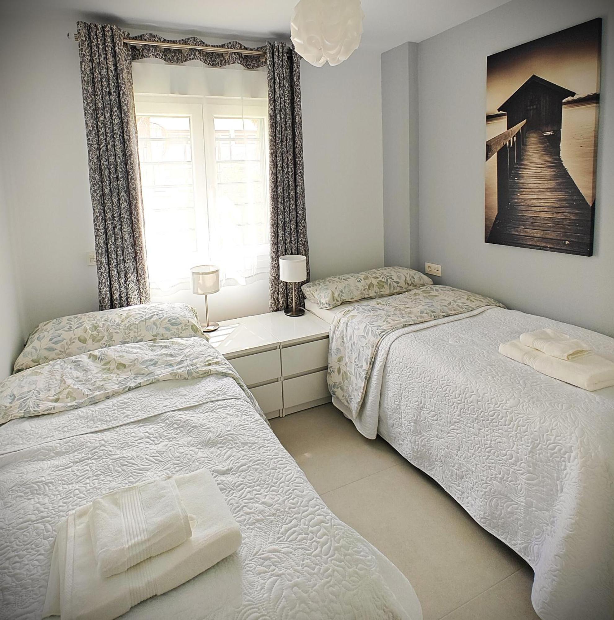 Sun Apartment - 3 Bedrooms, Priv Parking, Pool, Ac, Tv Channels, Fibre Net 洛斯克里斯蒂亚诺斯 外观 照片